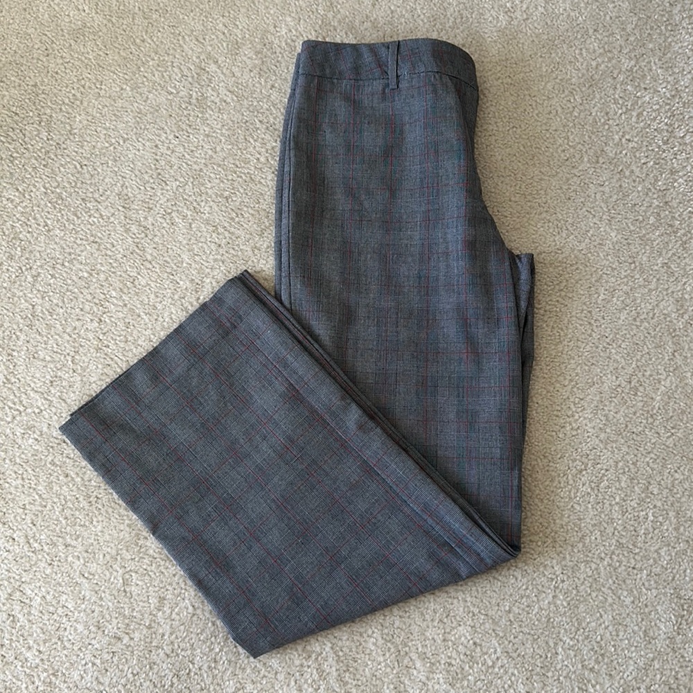 Fashionable Isaac Mizrahi Black, White & Red Plaid Dress Pants Size 10